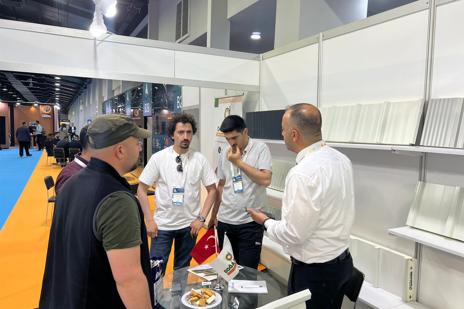 Presentación de productos de Doğa Panel e interés de los visitantes